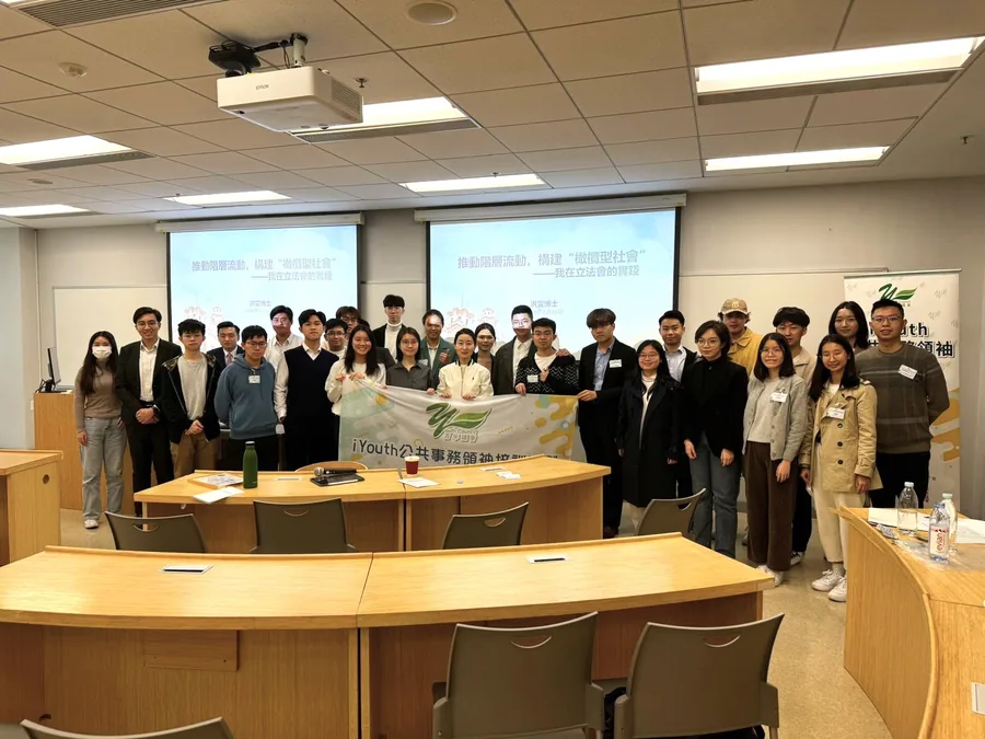 分享課後學員在會議室內的合照。
